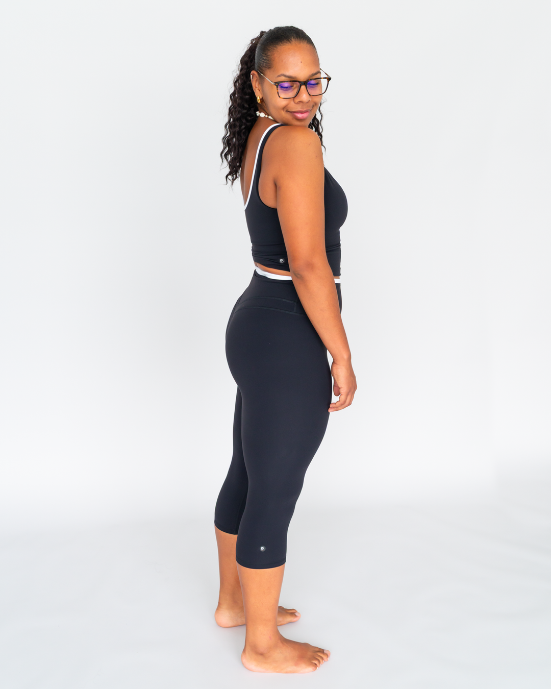 Set Second Skin V-Cut Cropped Top + Capri Leggings