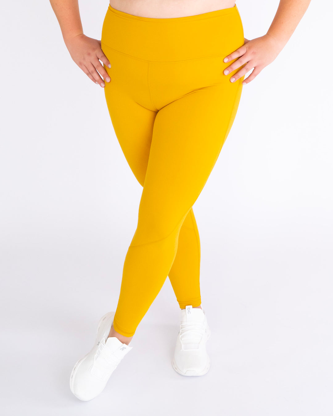 Sportleggings "Maggy light" gelb Beine gekreuzt