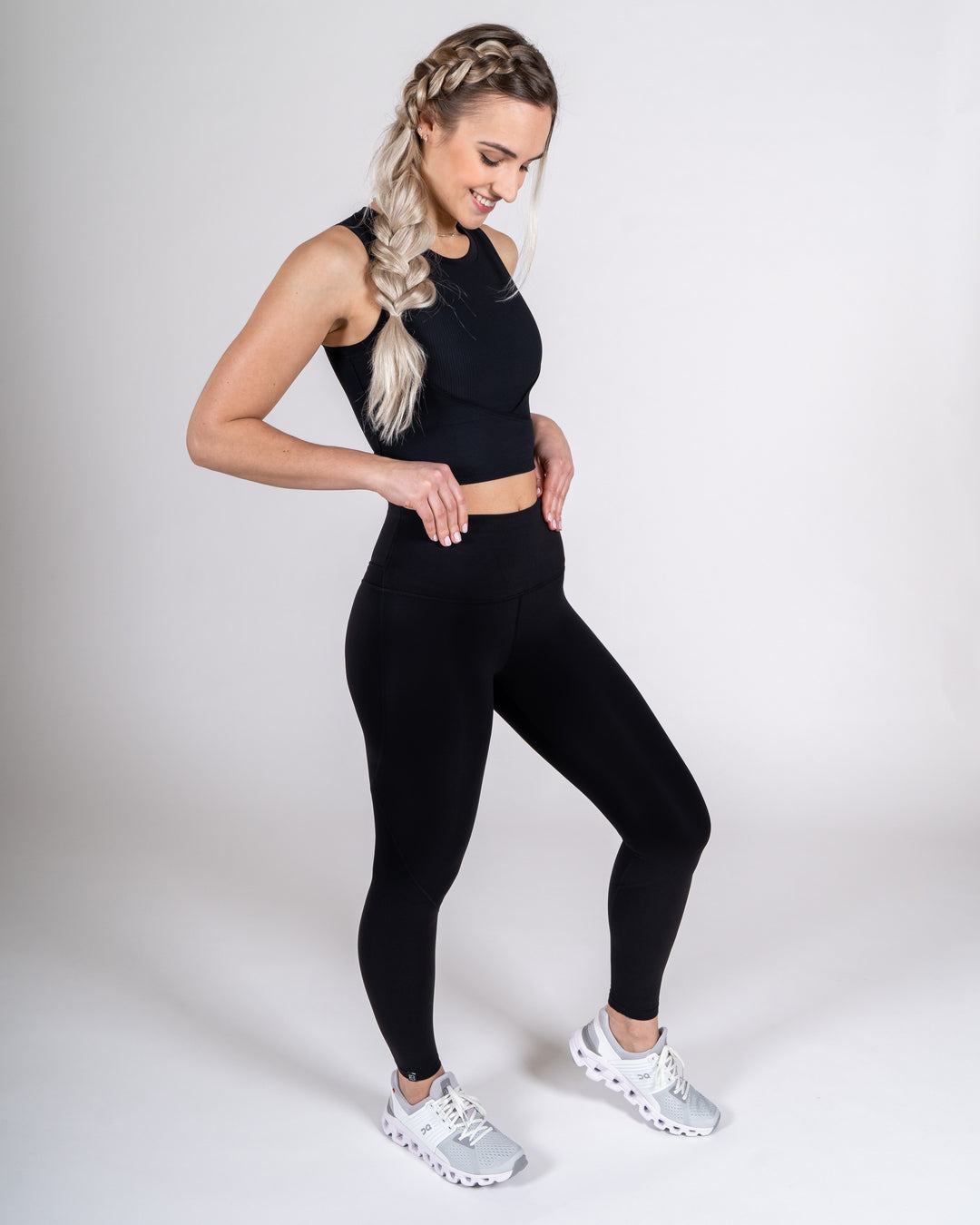 Sportleggings "Maggy" schwarz vorne Seite