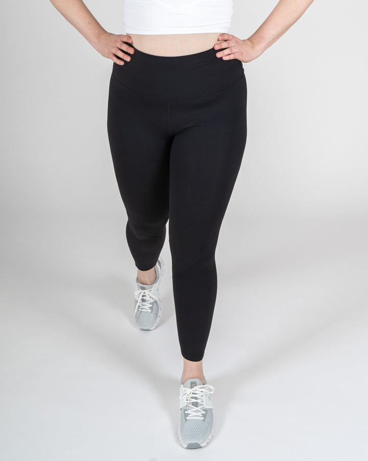 Sportleggings "Maggy" schwarz vorne Schritt